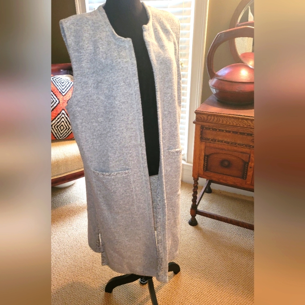 Soft sleeveless jacket 😍